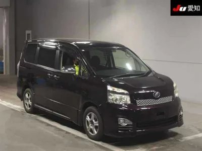 Toyota VOXY  с аукциона в Японии