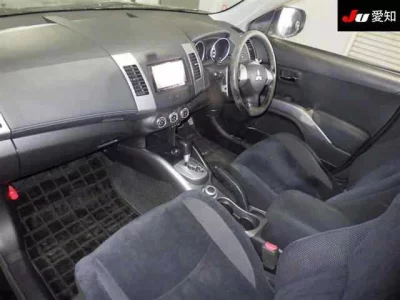 Mitsubishi OUTLANDER  с аукциона в Японии