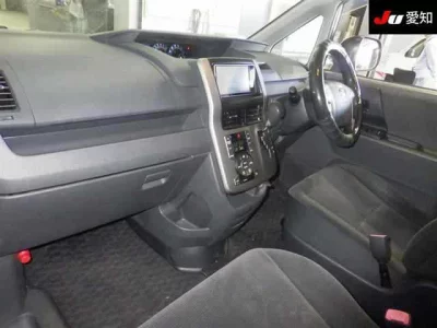 Toyota NOAH  с аукциона в Японии