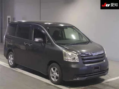 Toyota NOAH  с аукциона в Японии
