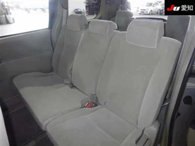 Toyota NOAH  с аукциона в Японии