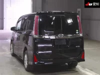 Toyota NOAH лот № 4013 оценка 4  с аукциона в Японии 1