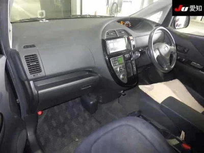 Toyota RACTIS  с аукциона в Японии