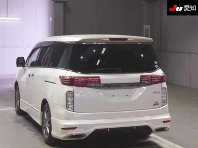 Nissan ELGRAND  с аукциона в Японии
