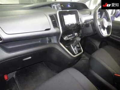 Nissan SERENA  с аукциона в Японии