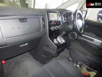 Mitsubishi DELICA D5