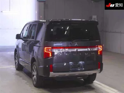 Mitsubishi DELICA D5