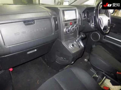 Mitsubishi DELICA D5