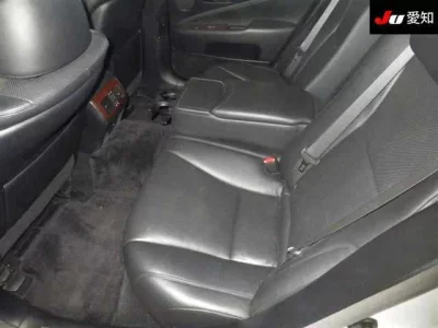 Lexus LS  с аукциона в Японии