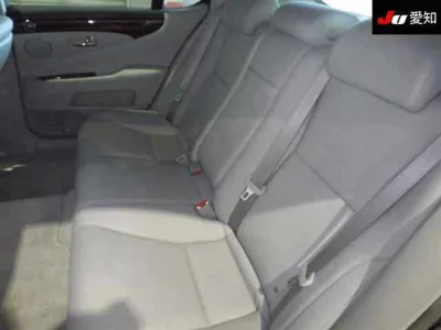 Lexus LS  с аукциона в Японии