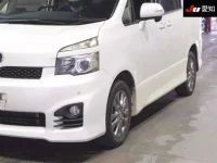 Toyota VOXY лот № 30208 оценка 4  с аукциона в Японии 6