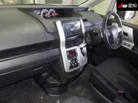 Toyota VOXY лот № 30208 оценка 4  с аукциона в Японии 2