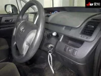 Toyota VOXY лот № 30064 оценка 3  с аукциона в Японии 4