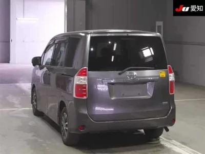 Toyota VOXY  с аукциона в Японии