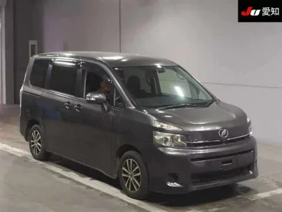 Toyota VOXY  с аукциона в Японии