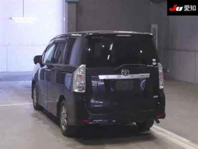 Toyota VOXY  с аукциона в Японии