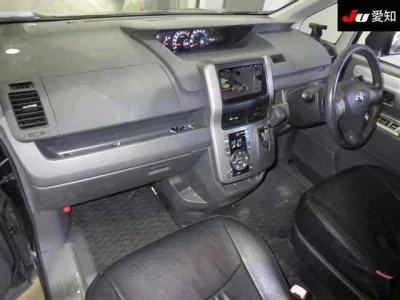 Toyota VOXY  с аукциона в Японии