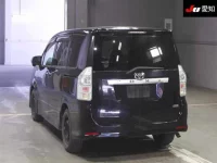 Toyota VOXY лот № 30161 оценка 3.5  с аукциона в Японии 1