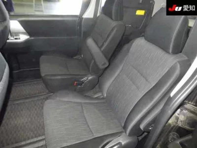 Toyota VOXY  с аукциона в Японии