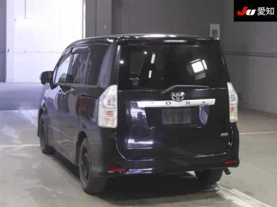 Toyota VOXY  с аукциона в Японии