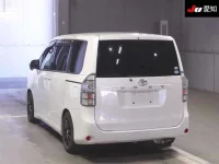 Toyota VOXY лот № 30178 оценка R  с аукциона в Японии 1