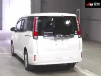Toyota NOAH лот № 4003 оценка 3.5  с аукциона в Японии 1