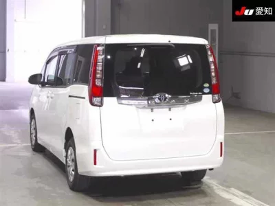 Toyota NOAH  с аукциона в Японии