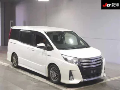 Toyota NOAH  с аукциона в Японии