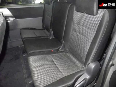 Toyota NOAH  с аукциона в Японии