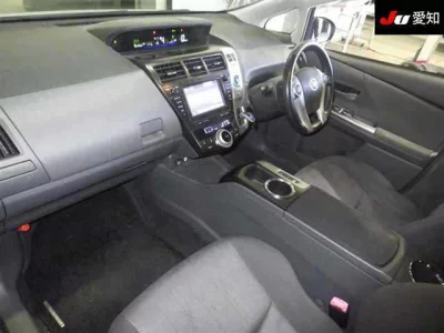 Toyota PRIUS ALPHA  с аукциона в Японии