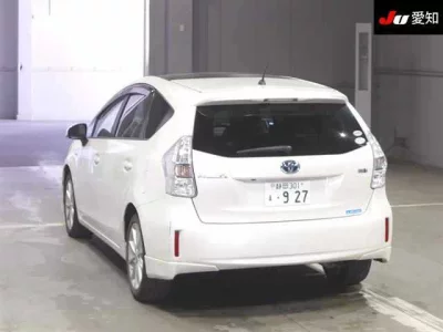 Toyota PRIUS ALPHA  с аукциона в Японии
