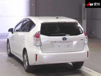 Toyota PRIUS ALPHA  с аукциона в Японии