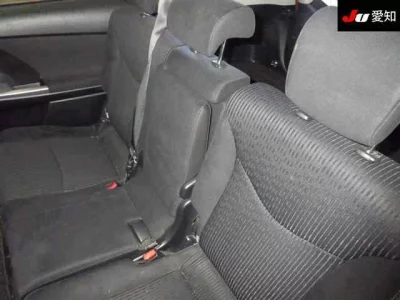 Toyota PRIUS ALPHA  с аукциона в Японии