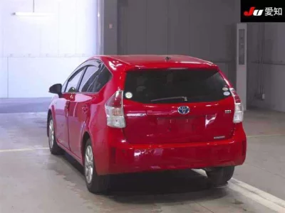 Toyota PRIUS ALPHA  с аукциона в Японии