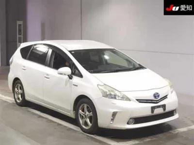 Toyota PRIUS ALPHA  с аукциона в Японии