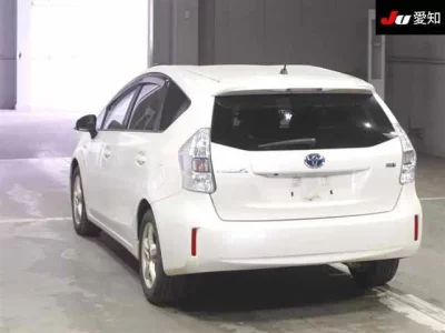 Toyota PRIUS ALPHA  с аукциона в Японии