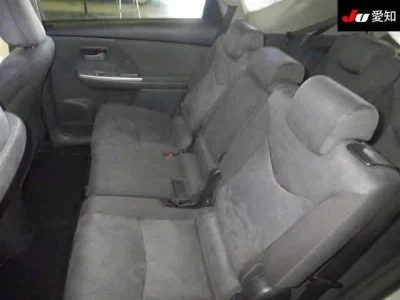 Toyota PRIUS ALPHA  с аукциона в Японии