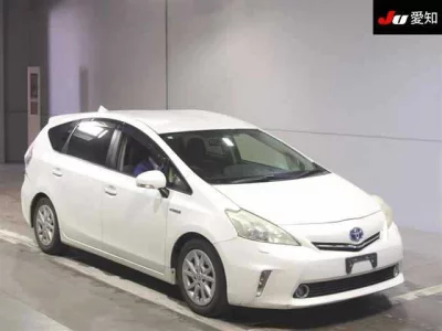 Toyota PRIUS ALPHA  с аукциона в Японии