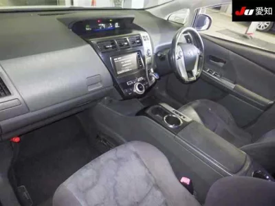 Toyota PRIUS ALPHA  с аукциона в Японии