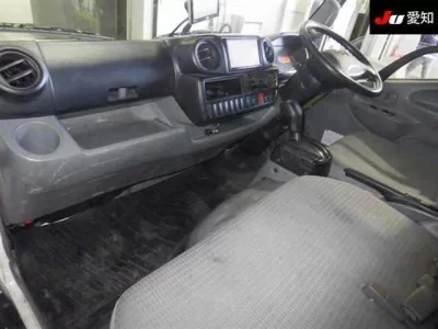 Toyota DYNA  с аукциона в Японии