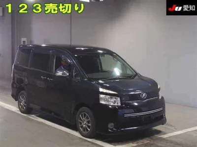 Toyota VOXY  с аукциона в Японии