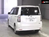 Toyota VOXY лот № 120 оценка 3.5  с аукциона в Японии 1