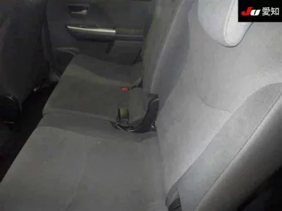 Toyota PRIUS ALPHA  с аукциона в Японии