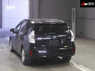 Toyota PRIUS ALPHA  с аукциона в Японии