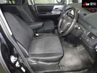 Toyota VOXY лот № 30221 оценка 3.5  с аукциона в Японии 5