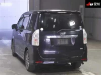 Toyota VOXY лот № 30221 оценка 3.5  с аукциона в Японии 1