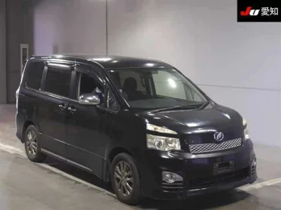 Toyota VOXY  с аукциона в Японии