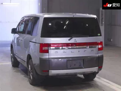 Mitsubishi DELICA D5