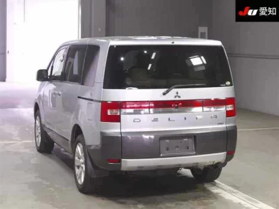 Mitsubishi DELICA D5