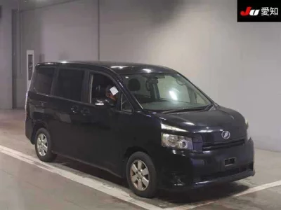 Toyota VOXY  с аукциона в Японии